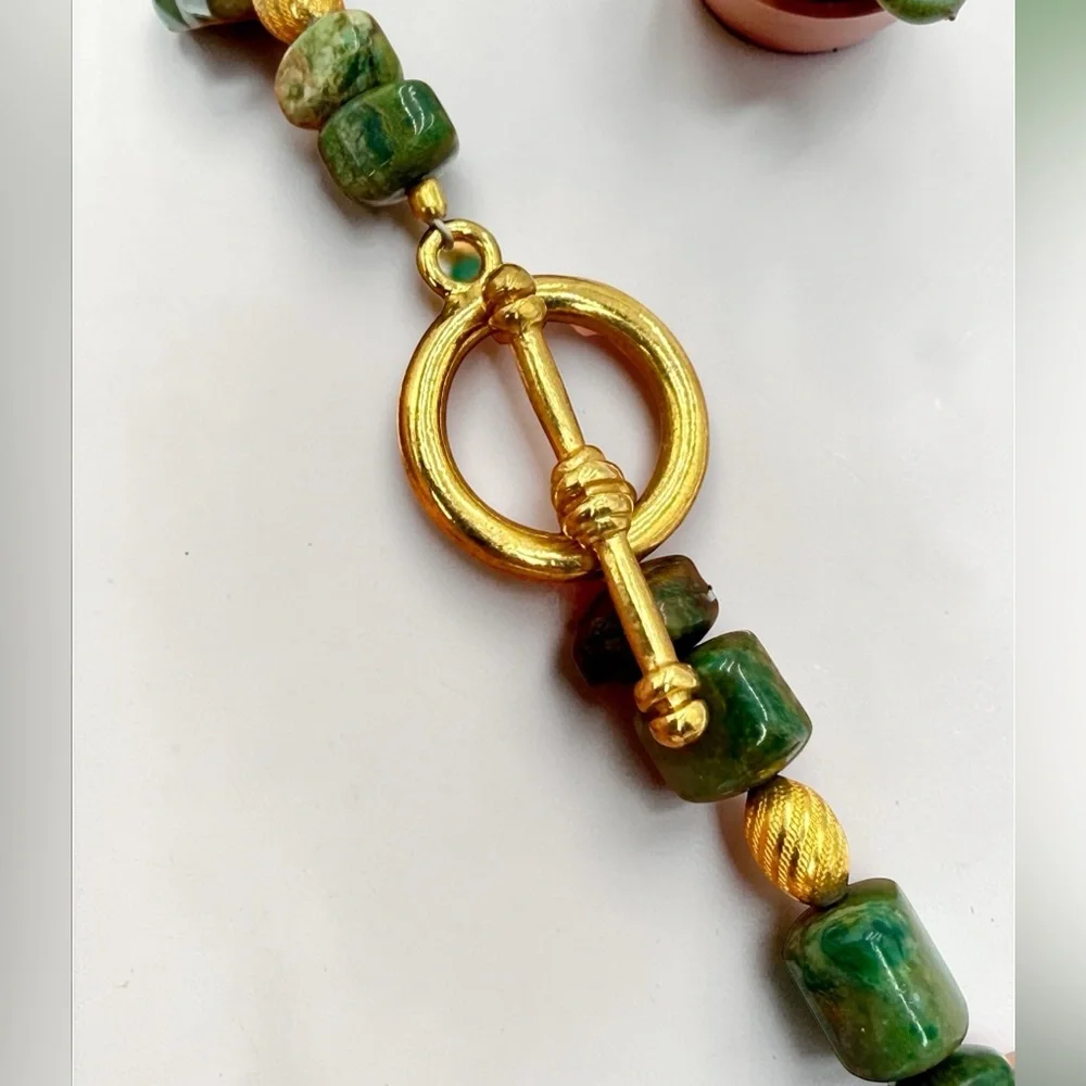 Mineral Grade Emerald Nugget Bead Necklace GoldTone Spacers Toggle Clasp 18” 53g - Picture 14 of 17